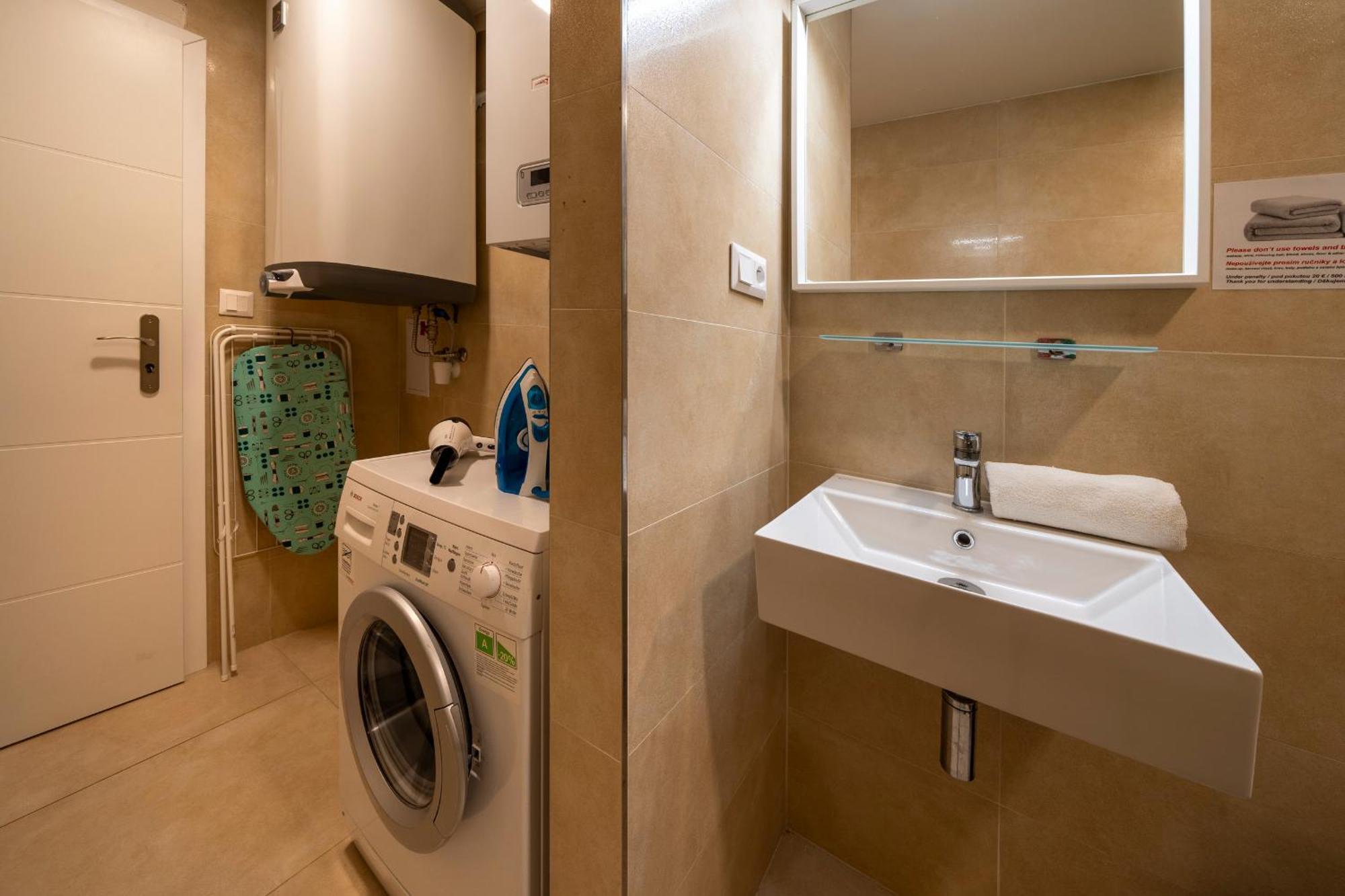 Apart Hotel Zborovska Prague Luaran gambar